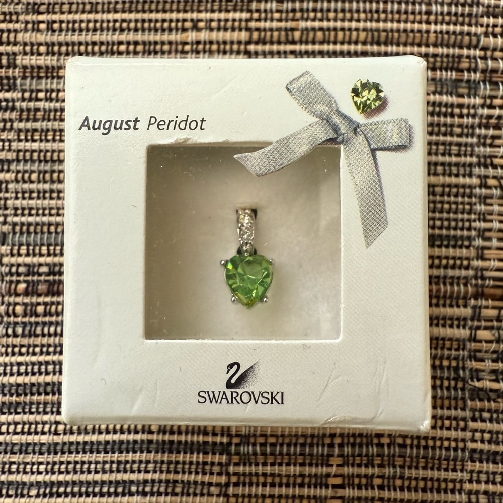 Swarovski Womens Pendant Charm Swan Green August Peridot NIB